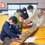 行徳小学校4年生の箏体験授業
